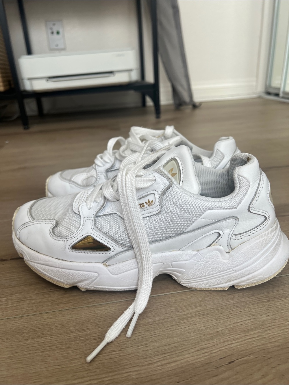 Adidas Women's Falcon Sneakers Size 8.5 - Picture 2 of 12